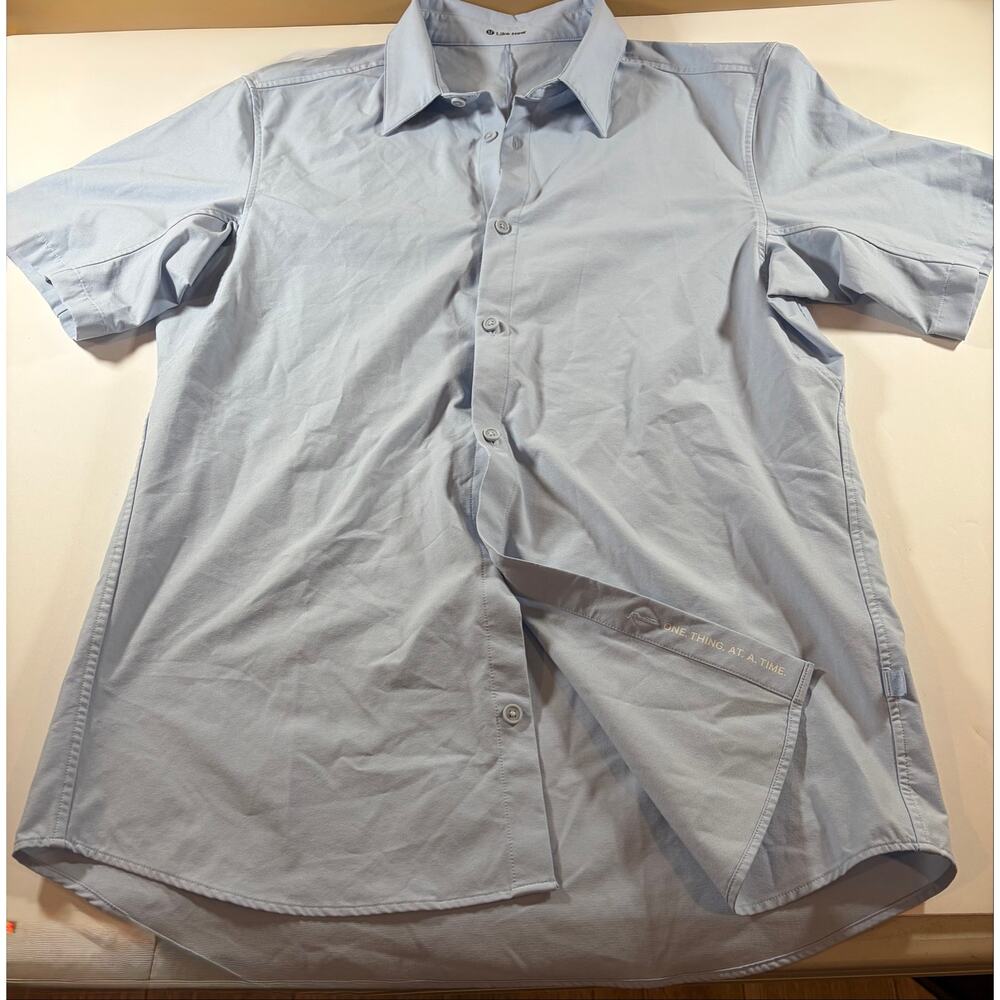 Lululemon Men’s XL Light Blue Commission Short Sleeve Button Front Shirt